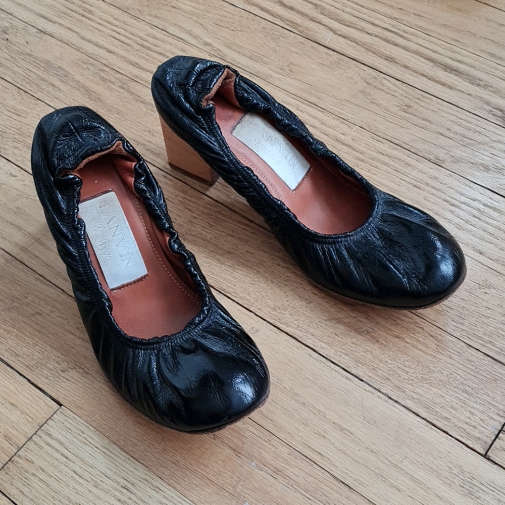 Vintage Lanvin Black Patent pump with wooden Heel